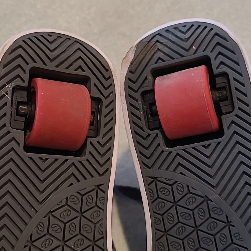 HEELYS Youth 6 like new gray red
